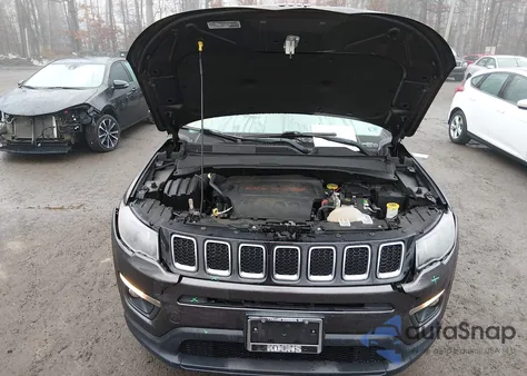 2018 Jeep Compass Latitude 4X4 z USA, uszkodzony, nr VIN 3C4NJDBB1JT434943